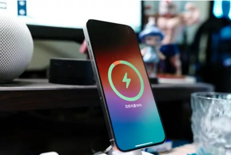 福绵苹果15换屏服务分享用什么充电器给iPhone15充电更好 